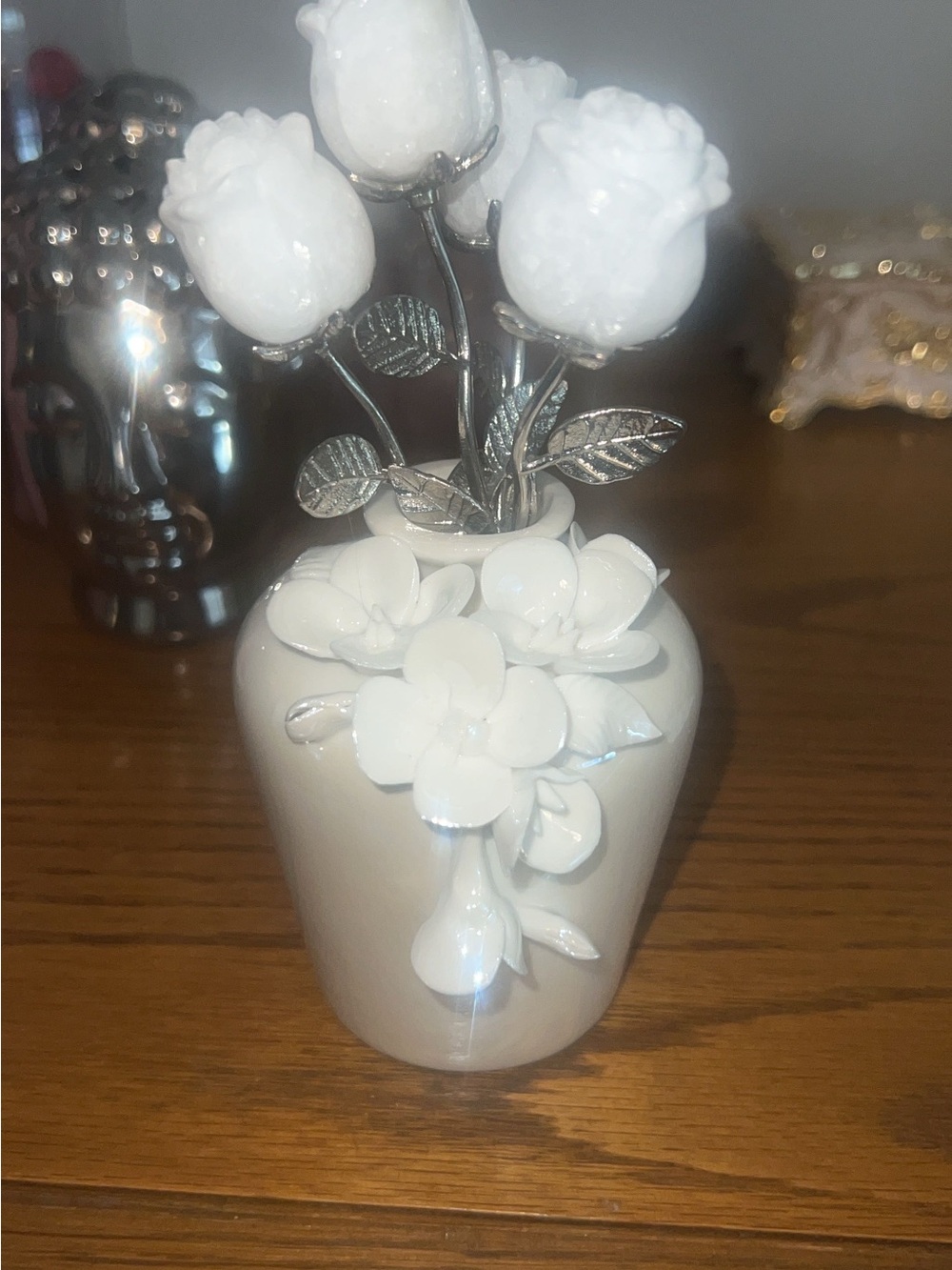 Creme Floral Vase with 4 White silver stemmed Onyx Roses